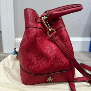 TORY BURCH BUCKET CROSSBODY BAG